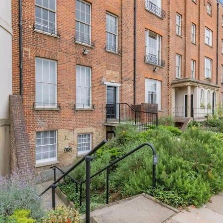 St Marg'S Hideaway; Grade II Listed Luxury Apartment In The Heart Of Cheltenham - Gateway To The Cotswolds! Sleeps 4 - Outdoor Seating And Free Private Parking! מראה חיצוני תמונה