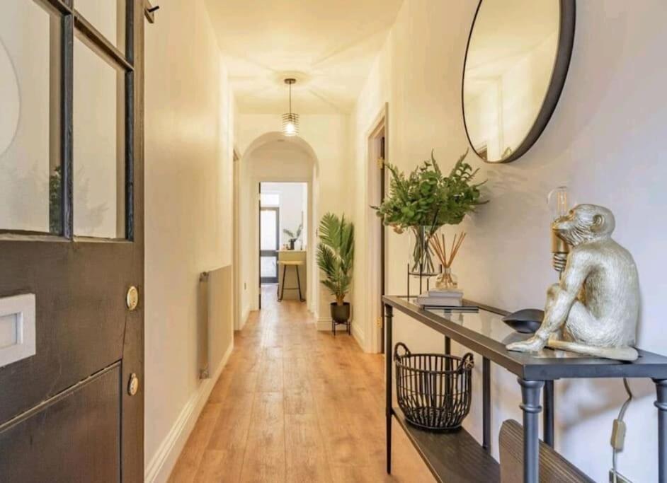 St Marg'S Hideaway; Grade II Listed Luxury Apartment In The Heart Of Cheltenham - Gateway To The Cotswolds! Sleeps 4 - Outdoor Seating And Free Private Parking! מראה חיצוני תמונה